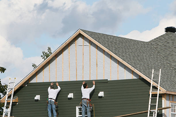 Professional Vinyl Siding technician working in Lenoir, NC